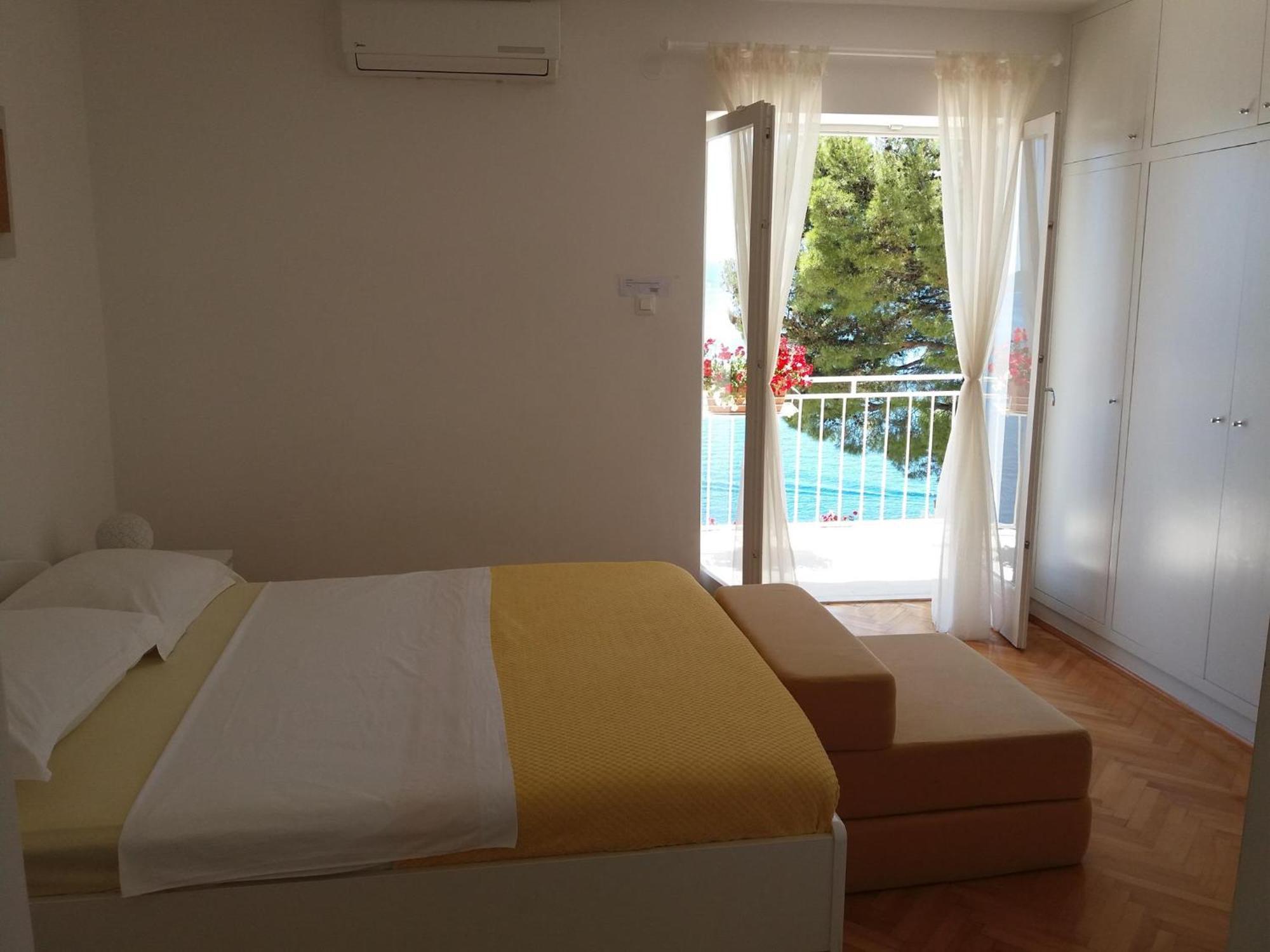 Apartments Jakovic Брела Стая снимка