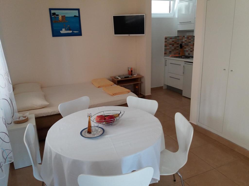 Apartments Jakovic Брела Екстериор снимка