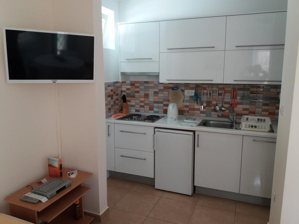 Apartments Jakovic Брела Екстериор снимка