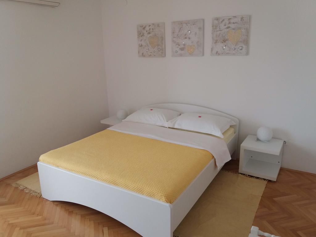 Apartments Jakovic Брела Екстериор снимка