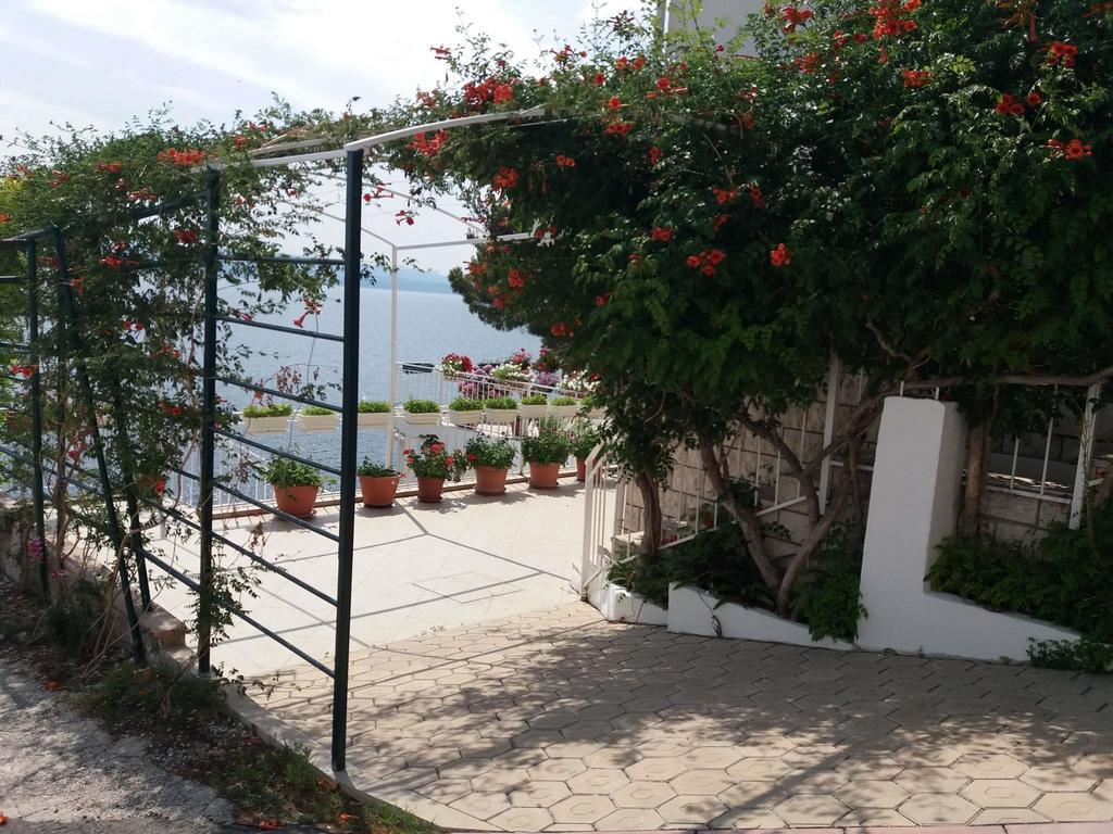 Apartments Jakovic Брела Екстериор снимка