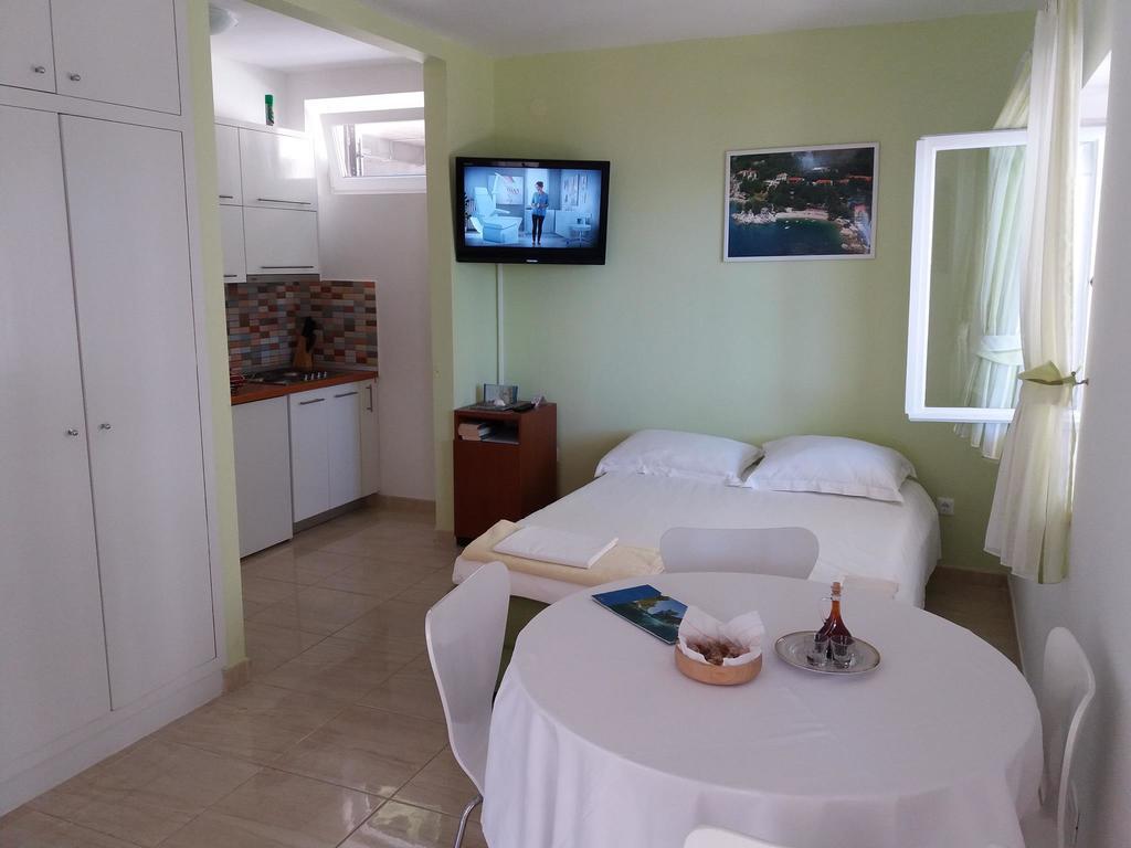 Apartments Jakovic Брела Екстериор снимка