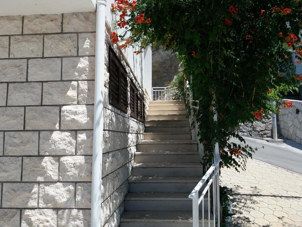Apartments Jakovic Брела Екстериор снимка